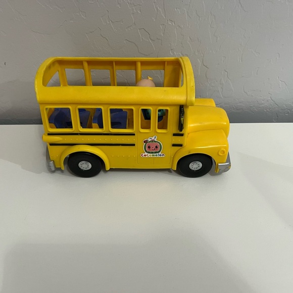 CoComelon Official Yellow JJ School Bus with Sound, 10IN Feature Vehicle with 3i - Picture 2 of 2